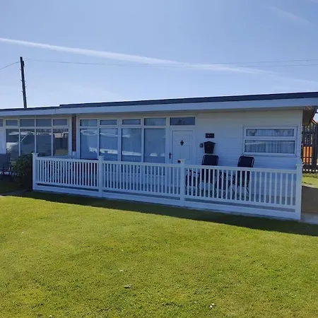 L&L'S Lodge, A Small But Perfectly Formed Chalet Chapel Saint Leonards Exterior photo